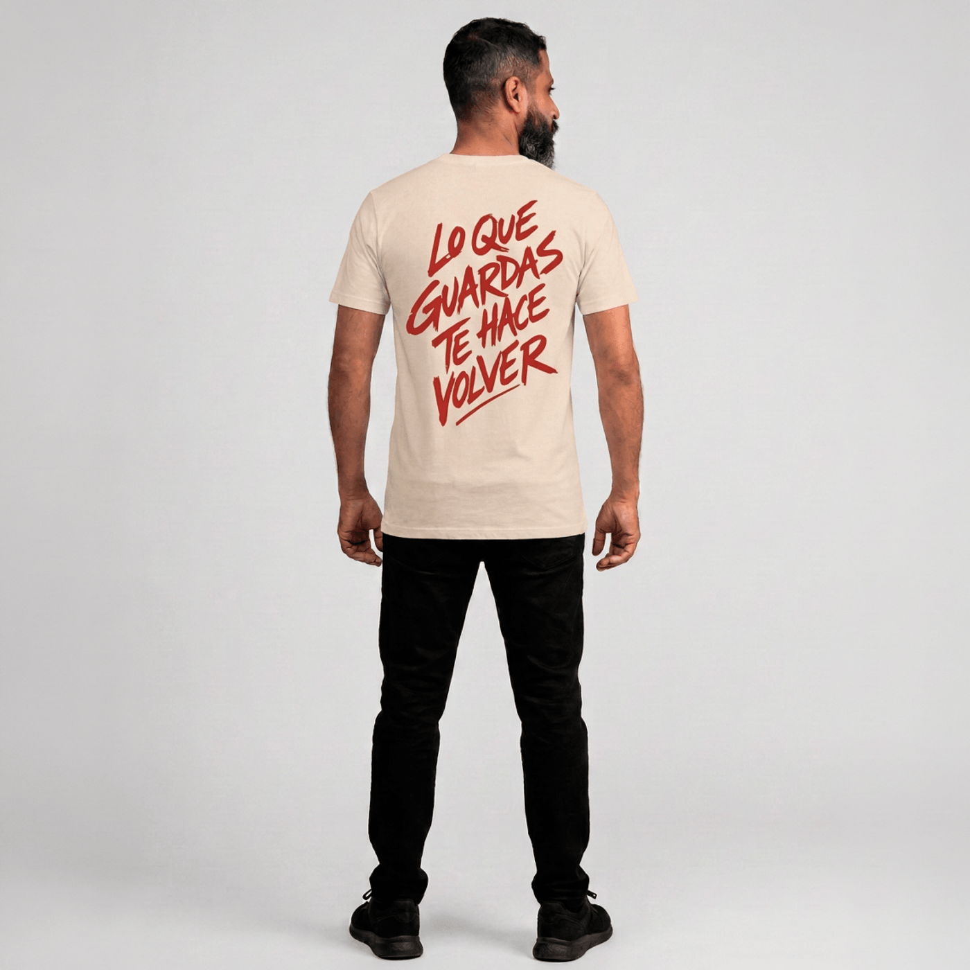 El Barrio - Camiseta Unisex "Lo que guardas te hace volver" - D2fy - Direct To Fans - El Barrio