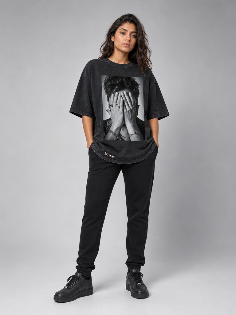Manuel Carrasco - Camiseta Unisex "Foto Manos Cara" Negro Vintage - D2fy - Direct To Fans - Manuel Carrasco