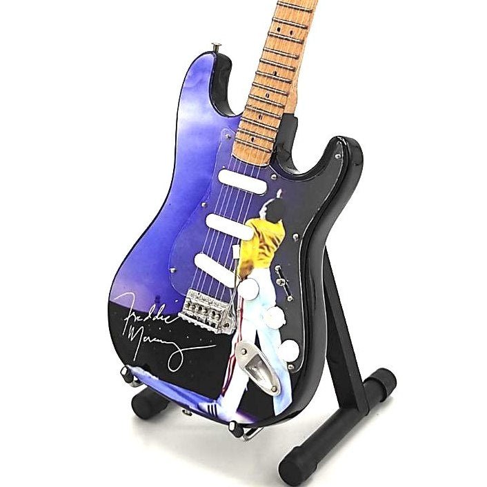 Music Legends - N8556 Mini Guitarra de Colección Azul Ilustrada con Firma (Años 80) - Inspirada en Queen - D2fy - Direct To Fans - Music Legends